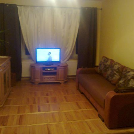 Apartment With Balcony ลวีฟ ภายนอก รูปภาพ