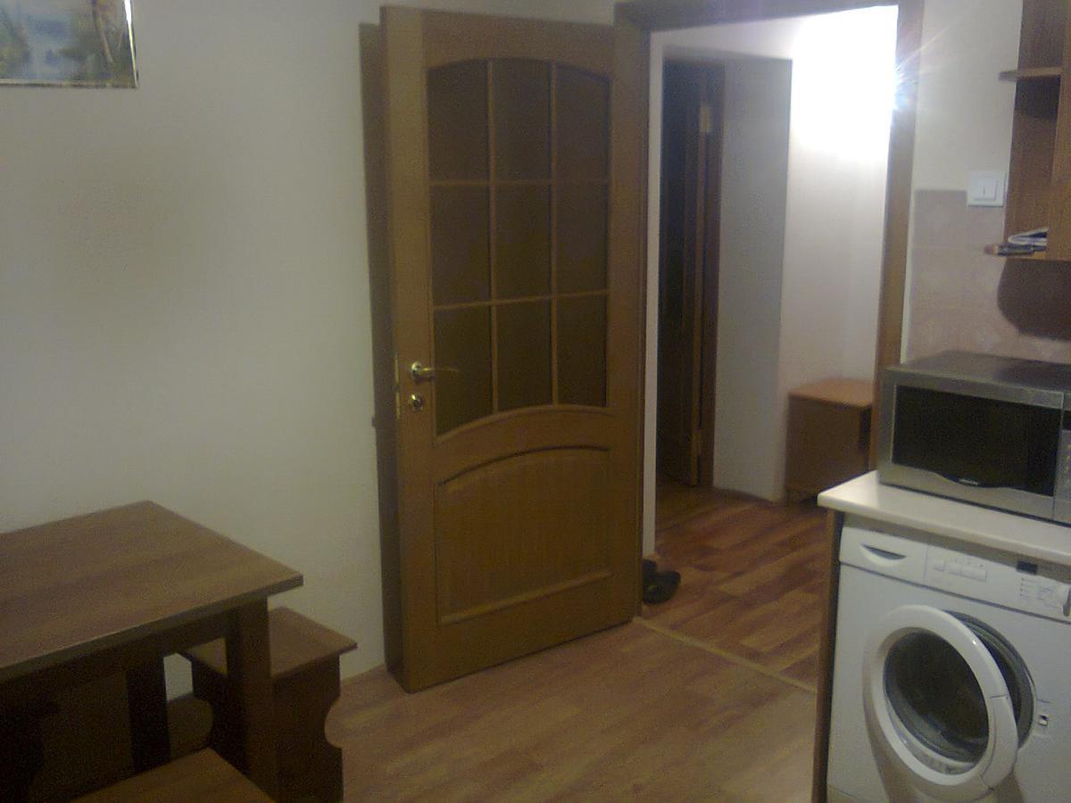 Apartment With Balcony ลวีฟ ภายนอก รูปภาพ